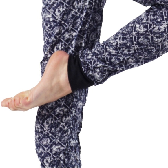 Jasmin Pants Joggers light weight with drag-stings - Picture 3 of 3